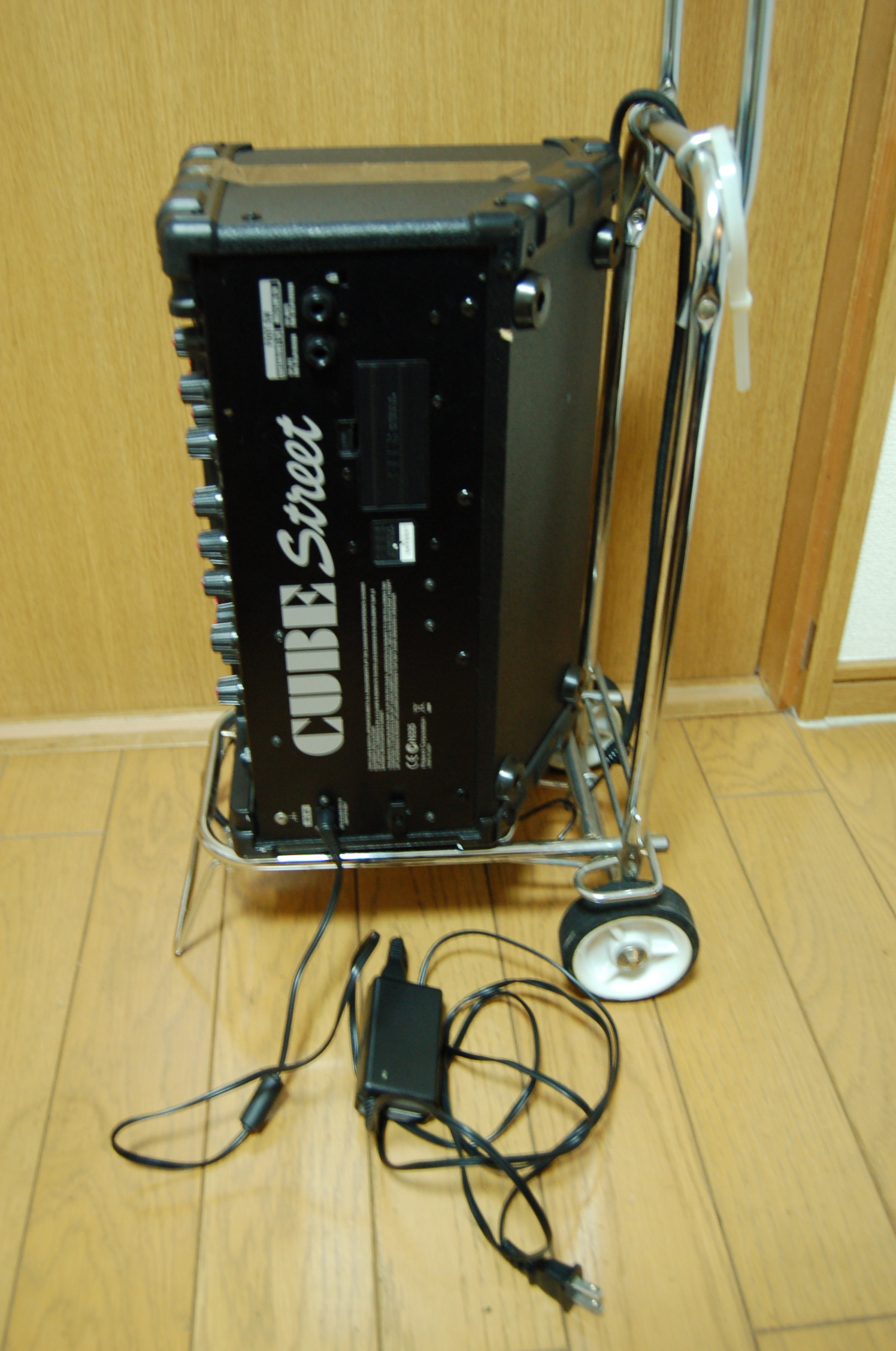 Roland CUBE Street Battery Powered Stereo Amplifier with AC adapter
