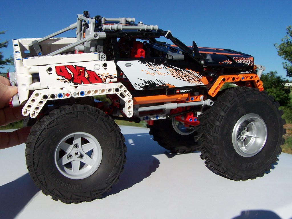 4.48-inch Two Face 1.9 Comp Tire & 5.28-inch Hollowpoint 2.2 Tire On Lego 9398 Crawler