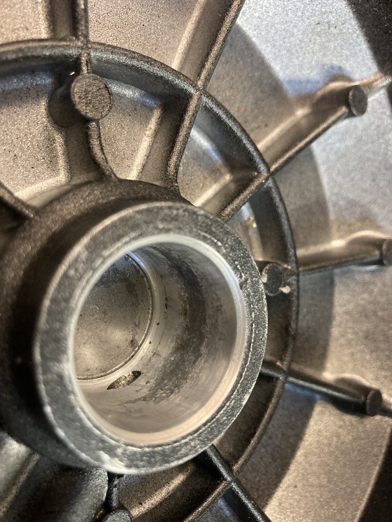 CLUTCH PISTON DIFFERENCES ..