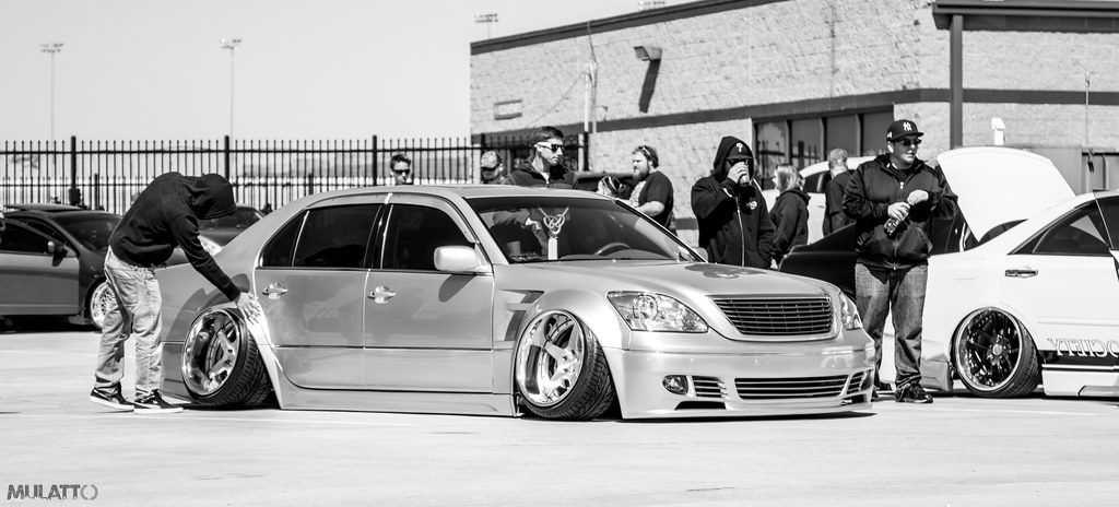 Neck-breaking Lexus LS
