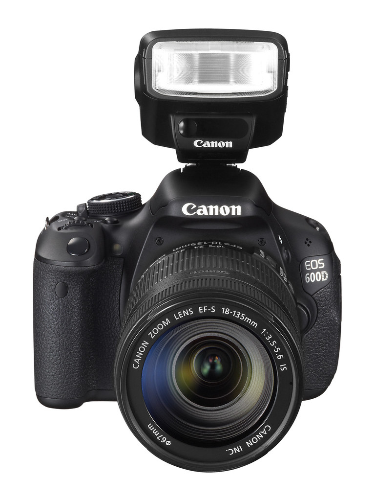 Canon EOS 600D / Rebel T3i & EF-S 18-135mm IS & SPEEDLITE 270EX II