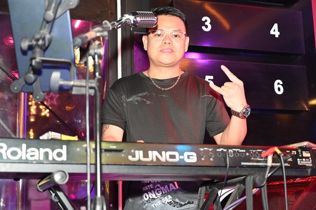 DSC_9082: a man standing at a keyboard in front of a microphone