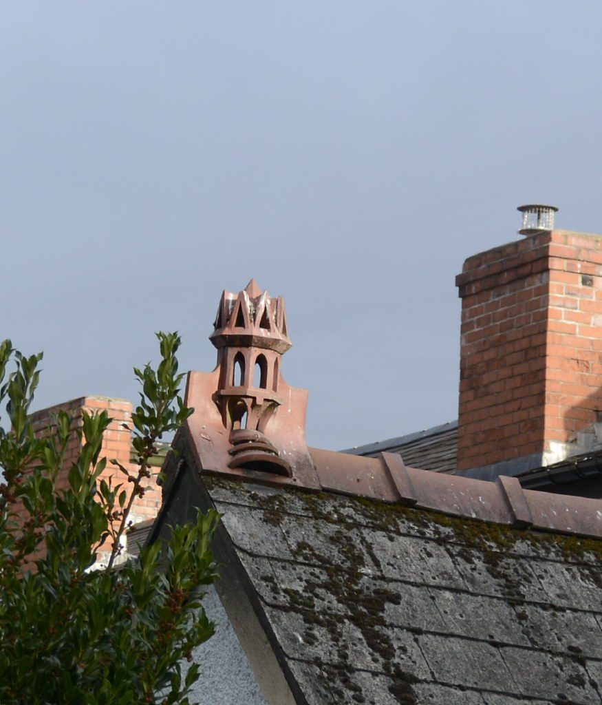 Unusual chimney cowl Llangollen 260822_DSC4389