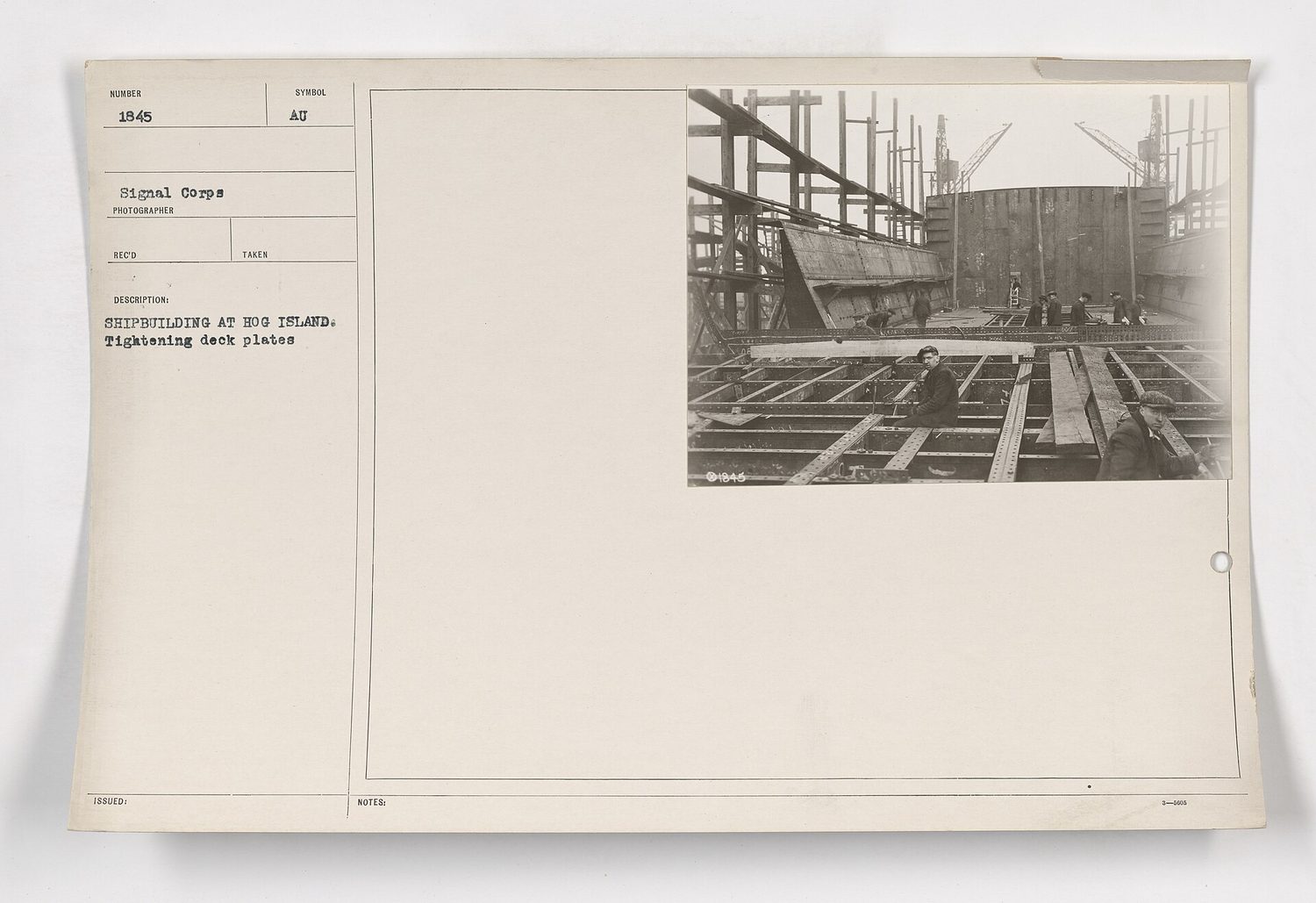 111-SC-1845 - Shipbuilding at Hog Island - Tightening deck plates - NARA - 55165043