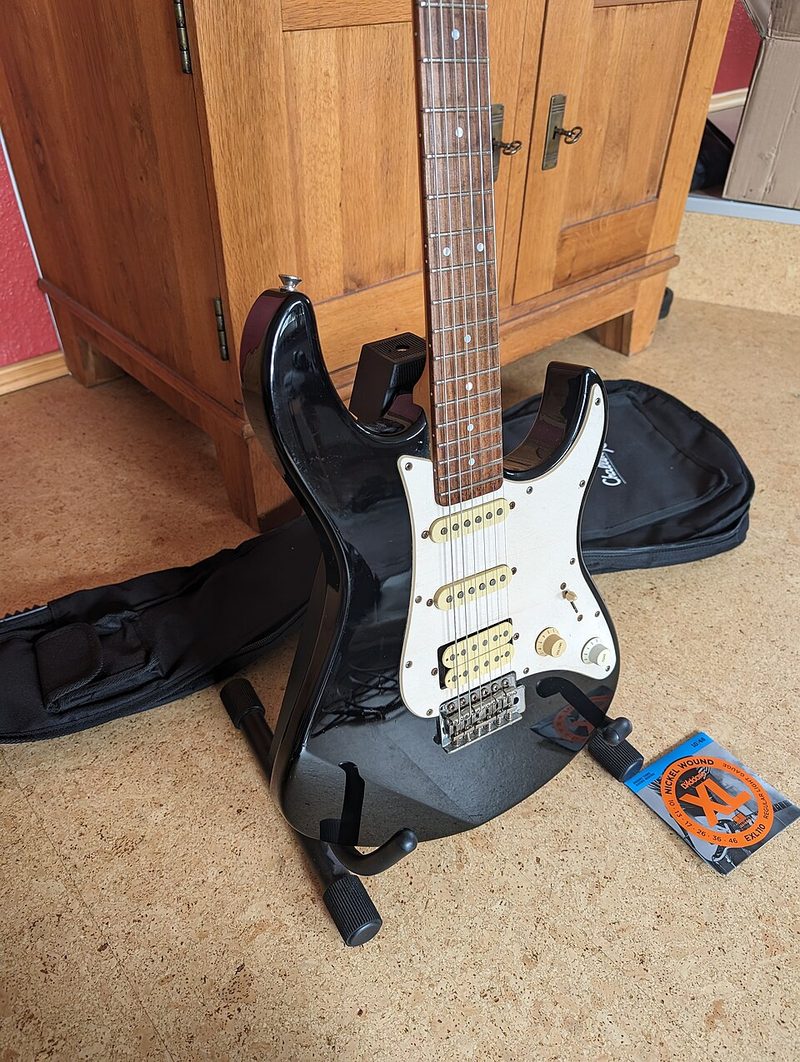 Yamaha Pacifica PAC012