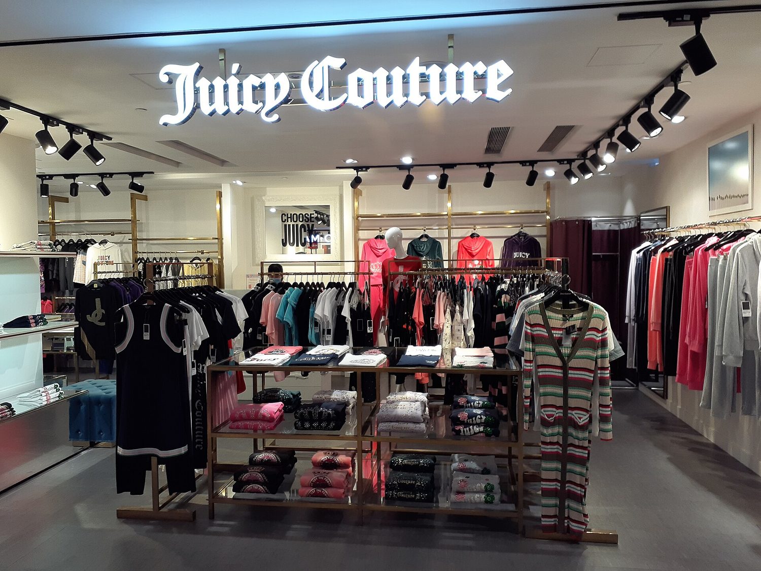 HK 金鐘 Admiralty 夏慤道 Harcourt Road 金鐘廊 Queensway LAB shopping mall shop Juicy Couture June 2020 SS2 03
