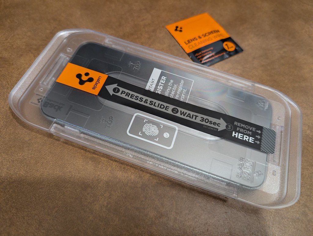 Spigen: Pixel 9 Series GLAS.tR EZ Fit Screen Protector (ガラスフィルム)