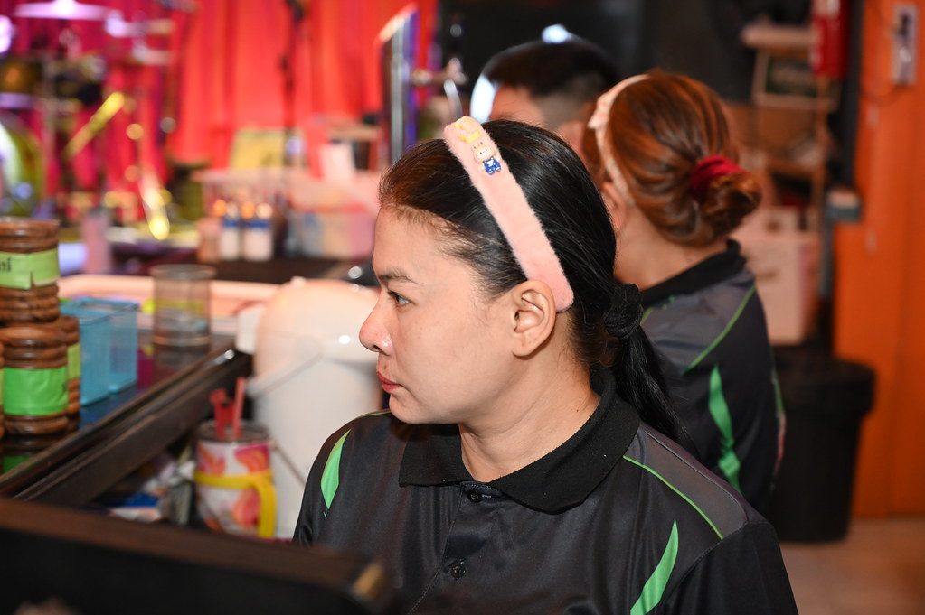 DSC_7498: a woman with a pink hair band on her head