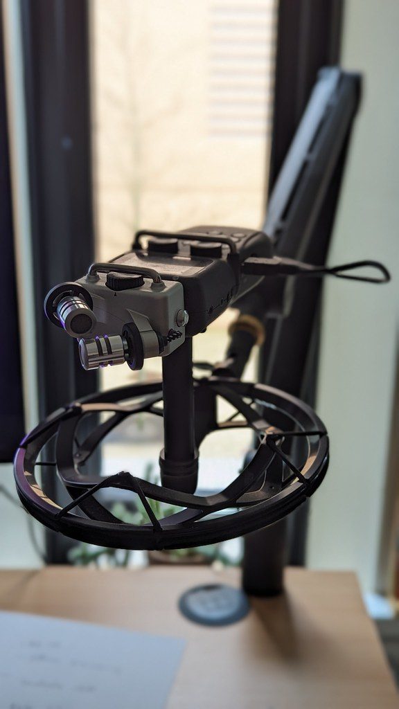 Bidirectional microphone for podcasting (minus foam) 🎧 on a boom
