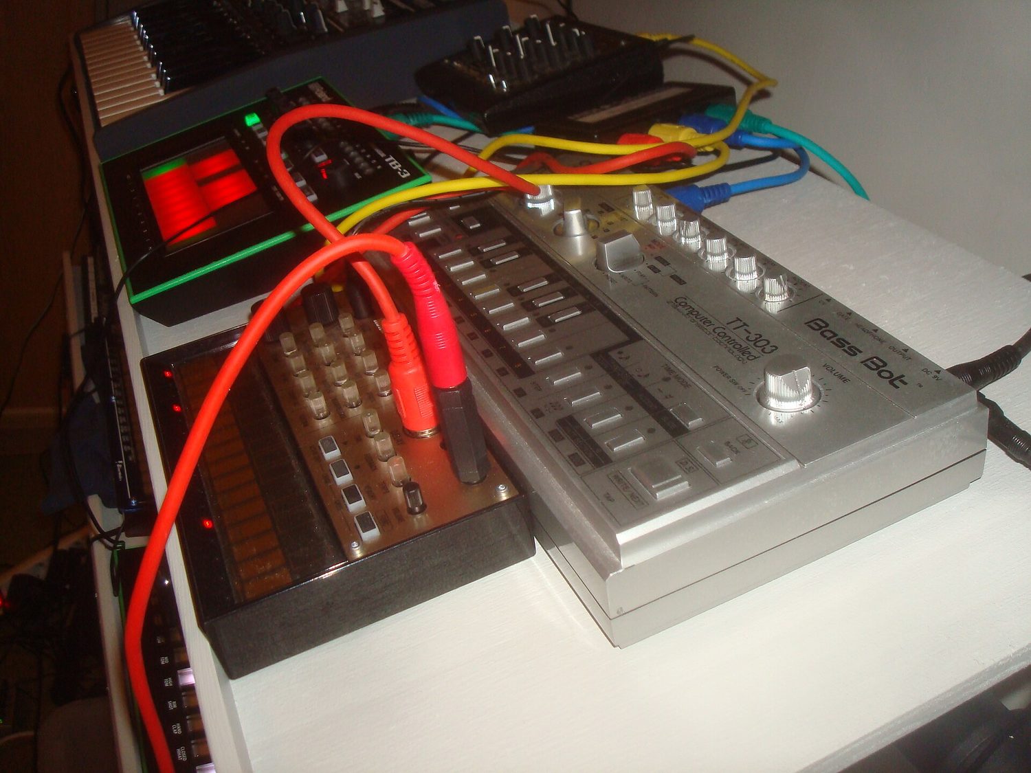 Acid bass machines and Cables - MFB-Synth Lite, Roland AIRA TB-3 Touch Bassline, Cyclone Analogic Bass Bot TT-303, Korg Volca Keys (by David J)