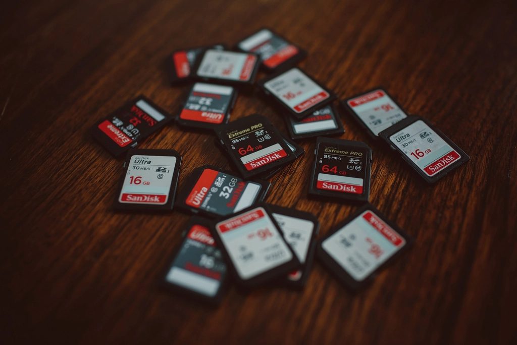Pile Ultra memory cards, location