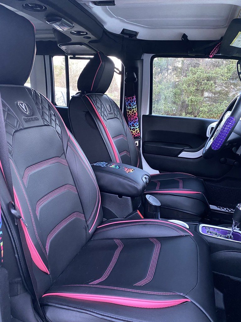 Front seat with seat covers