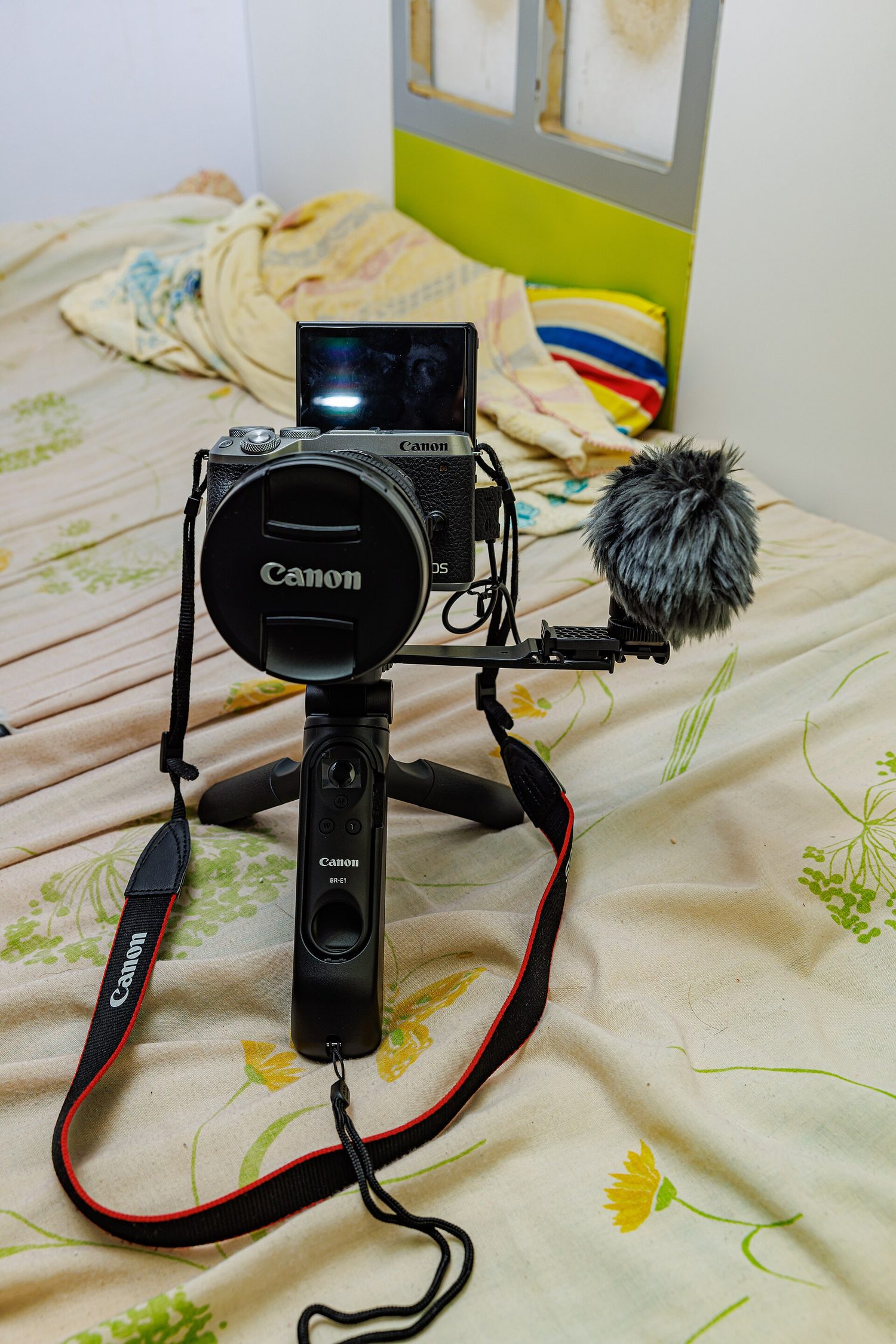 Canon EOS M6 Mark II+Canon TRIPOD GRIP HG-100TBR+ Canon WIRELESS REMOTE CONTROL BR-E1+Canon STEREO MICROPHONE DM-E100