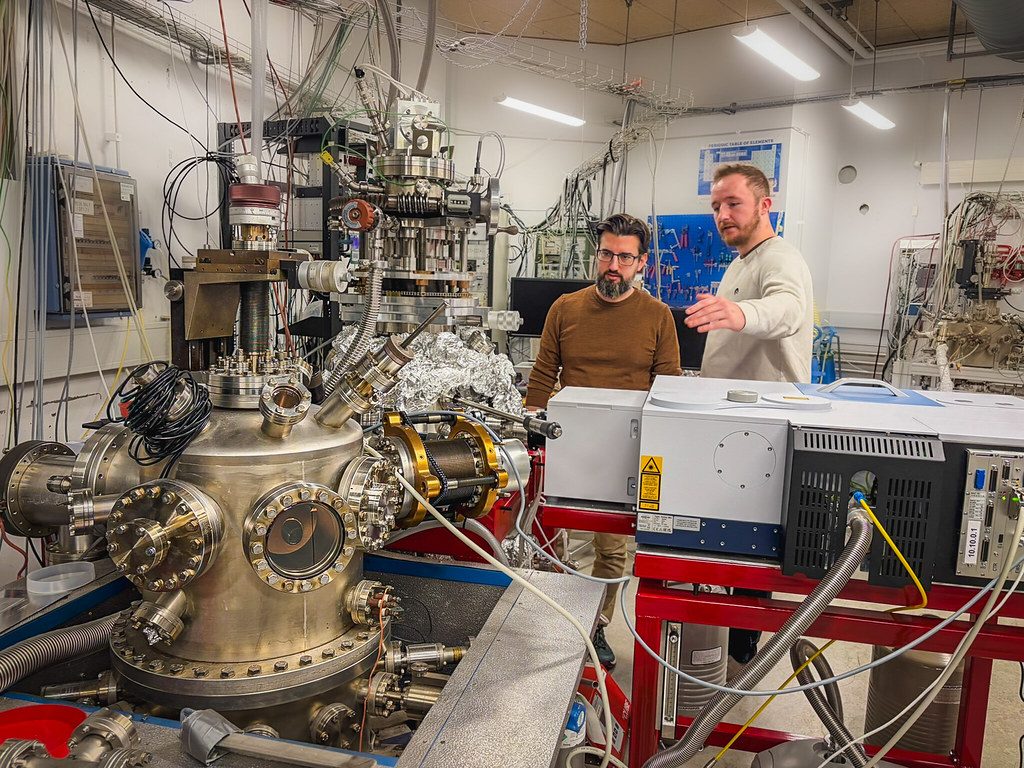 lab porn - Ultra-high vacuum chambers investigate reactions under interstellar medium conditions - Dr Signe Kyrkjebø for Aarhus University - 2026