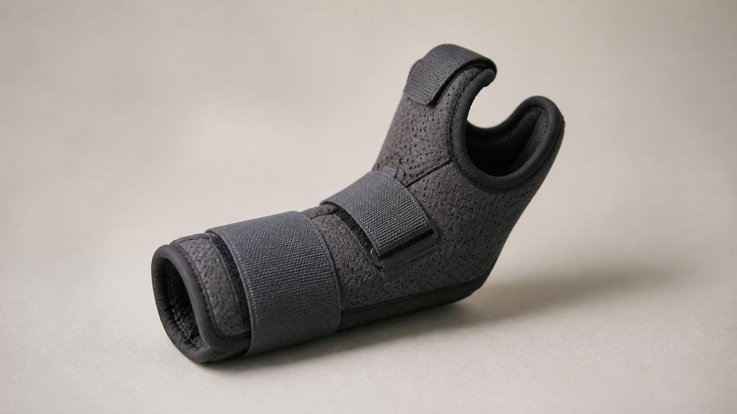 Illustration for wrist brace for scaphoid fracture