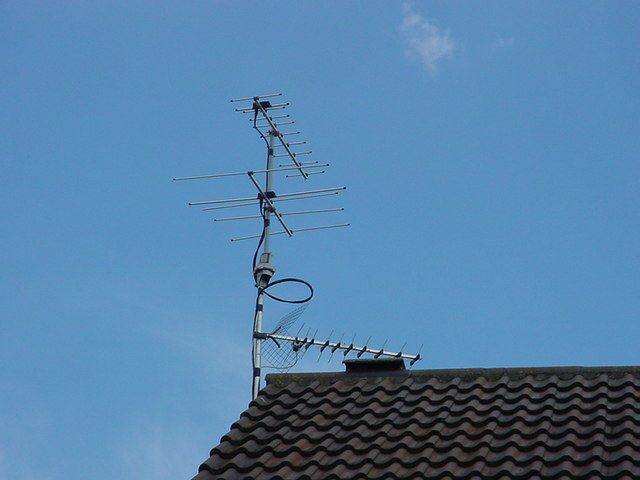 G7HRP VHF-UHF Amateur Radio Antenna at SE2433 - geograph.org.uk - 310272